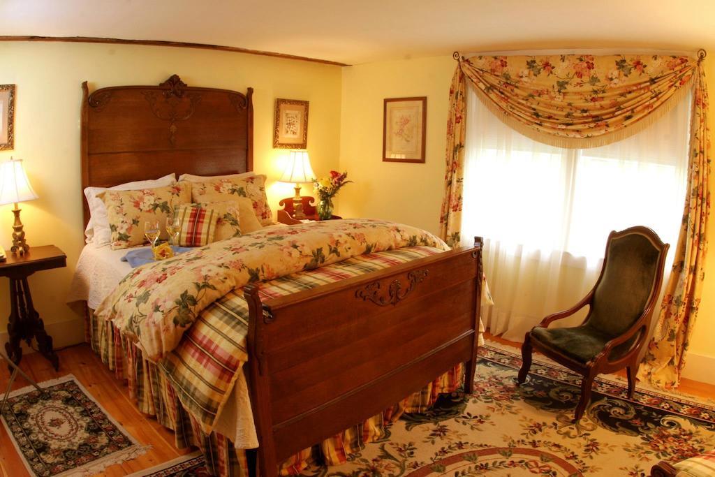 Colby Hill Inn Henniker Экстерьер фото